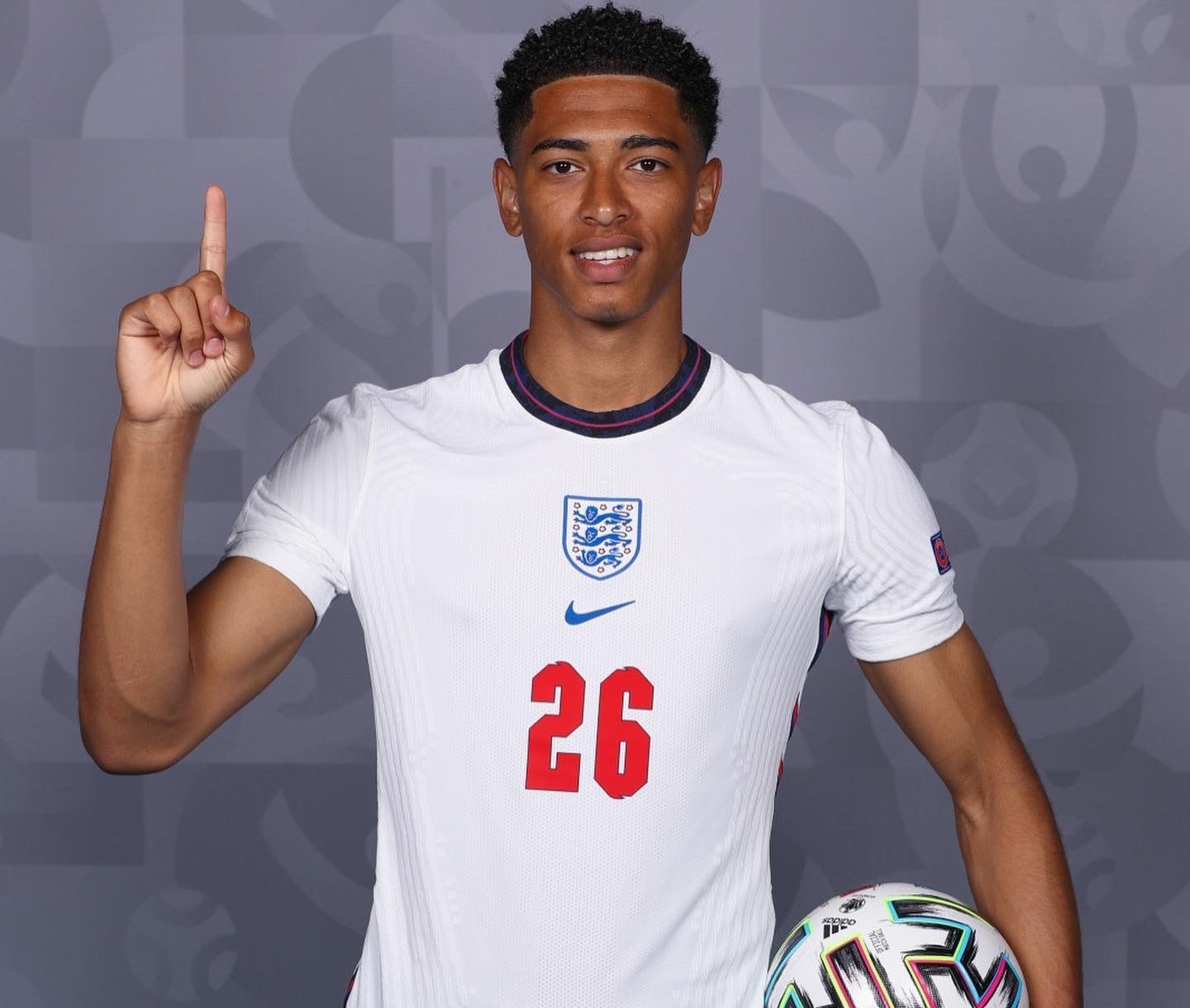 在上海旅游的奇塔迪尼重返海港俱乐部，拜访昔日教练和队友（游沪期间，奇塔迪尼回到海港俱乐部看望旧帅旧友）