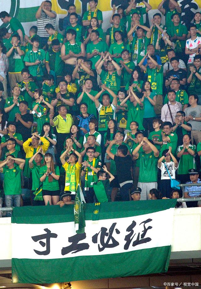 欧文快攻压哨上篮，全场沸腾（欧文压哨快攻上篮，引爆全场）