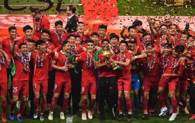 天空体育：曼联可能会考虑听取对霍伊伦的报价（天空体育：曼联可能对霍伊伦的报价持开放态度）