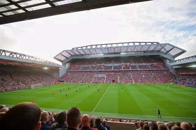 进球击溃利物浦！吉布斯·怀特生涯首次连续3场英超进球（吉布斯·怀特英超生涯首次三连斩，进球重创利物浦）