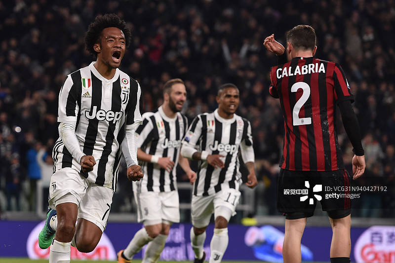 克里斯替补登场仅一分钟，就为我们扳平了比分！（克里斯替补一分钟建功，助球队扳平比分！）